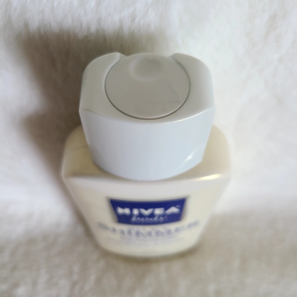 NWT💎RARE NIVEA Silky Shimmer Body Lotion 💛 - Picture 3 of 4